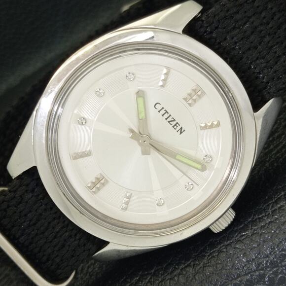 Vintage 1985 Citizen Automatic Mens Silver Watch W/daydate & Silver accents